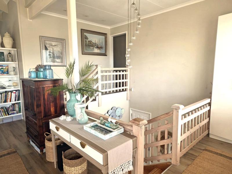 5 Bedroom Property for Sale in Outeniqua Strand Western Cape